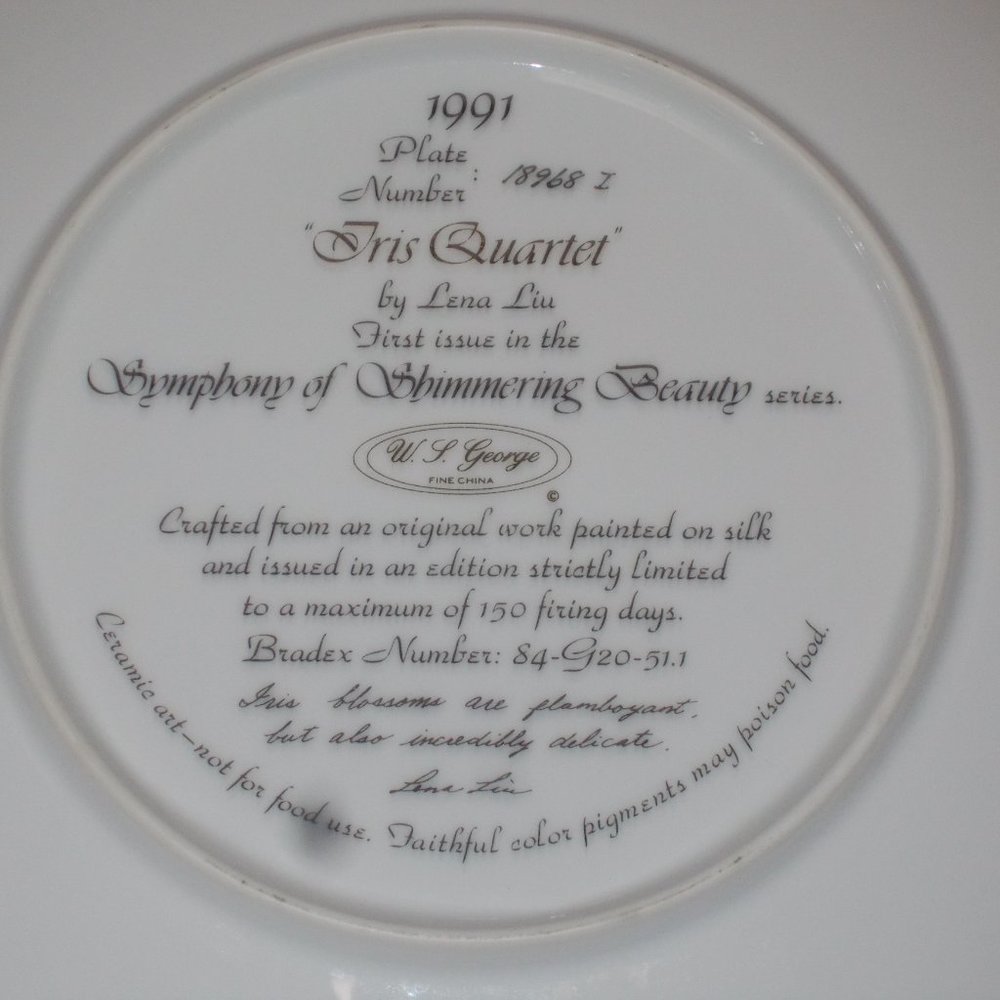 Gorgeous vintage plate by Lena Liu, numbered and signed, approximately 8 3/4" - Picture 3 of 3